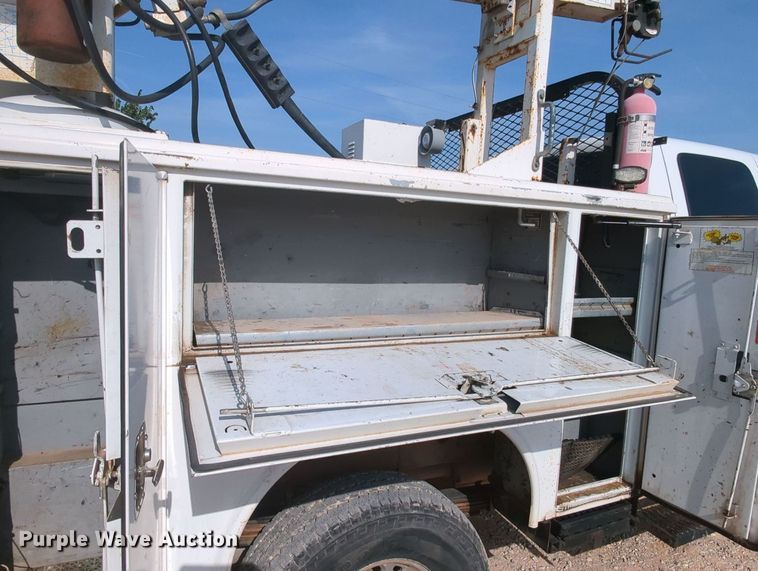 image for item MY9829 2005 Chevrolet Silverado 2500 HD  Ext. Cab utility bed pickup truck