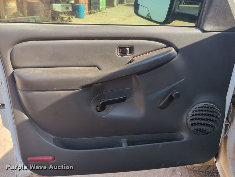 image for item MY9829 2005 Chevrolet Silverado 2500 HD  Ext. Cab utility bed pickup truck