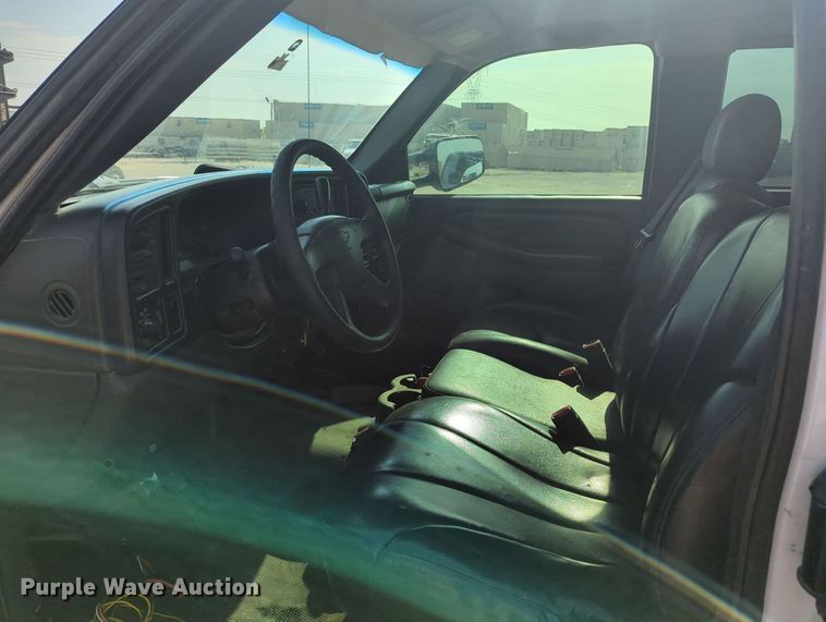 image for item MY9829 2005 Chevrolet Silverado 2500 HD  Ext. Cab utility bed pickup truck