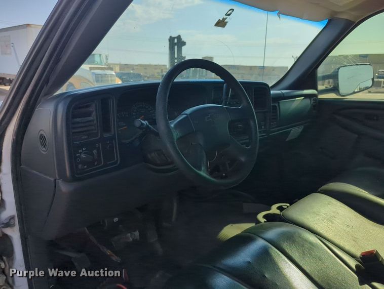 image for item MY9829 2005 Chevrolet Silverado 2500 HD  Ext. Cab utility bed pickup truck