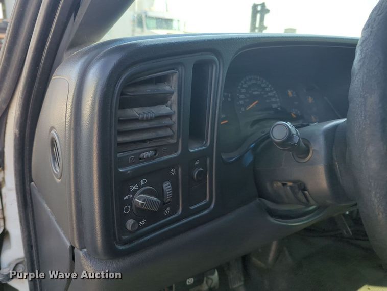 image for item MY9829 2005 Chevrolet Silverado 2500 HD  Ext. Cab utility bed pickup truck