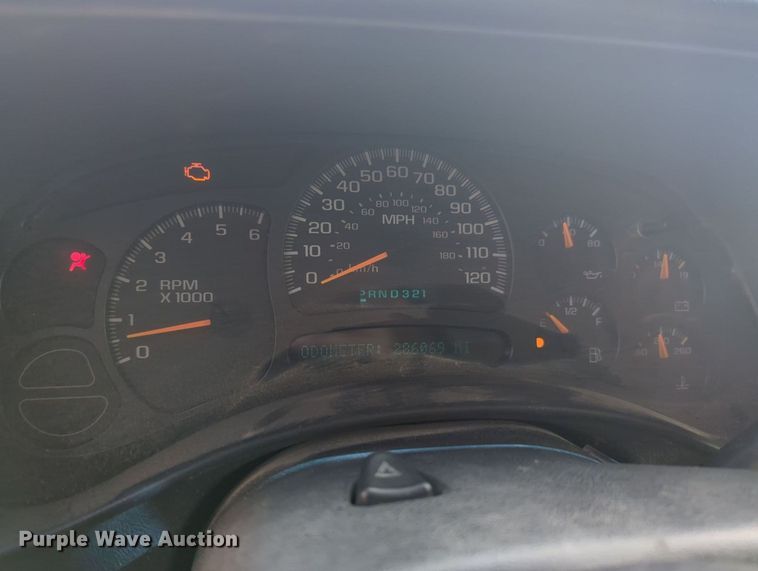 image for item MY9829 2005 Chevrolet Silverado 2500 HD  Ext. Cab utility bed pickup truck