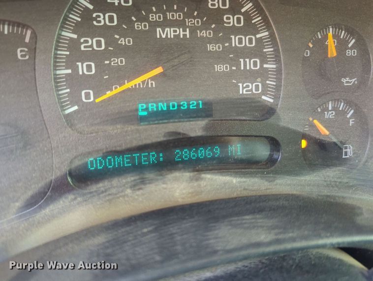 image for item MY9829 2005 Chevrolet Silverado 2500 HD  Ext. Cab utility bed pickup truck