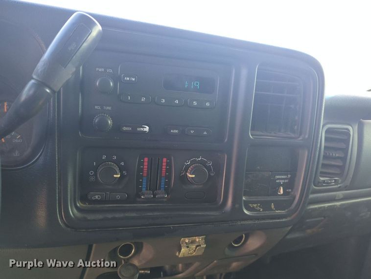 image for item MY9829 2005 Chevrolet Silverado 2500 HD  Ext. Cab utility bed pickup truck