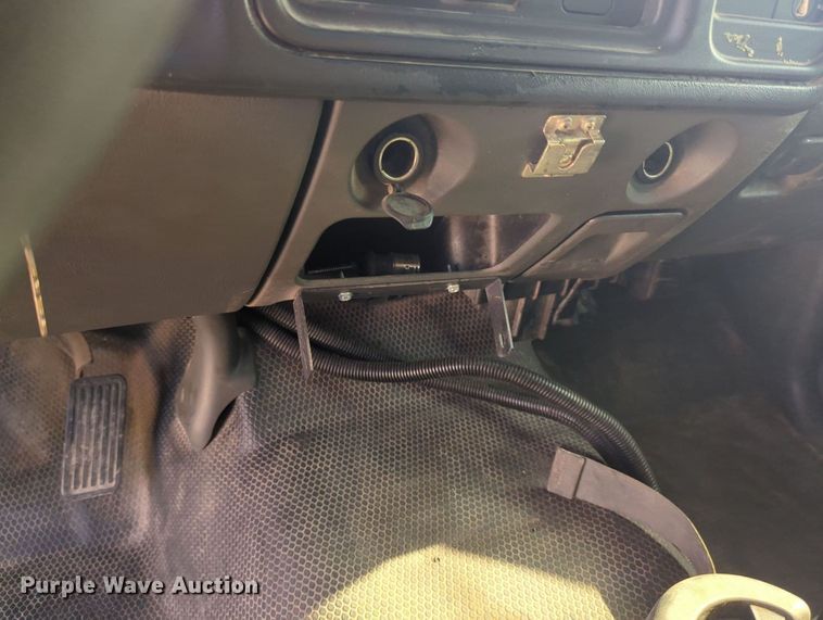 image for item MY9829 2005 Chevrolet Silverado 2500 HD  Ext. Cab utility bed pickup truck