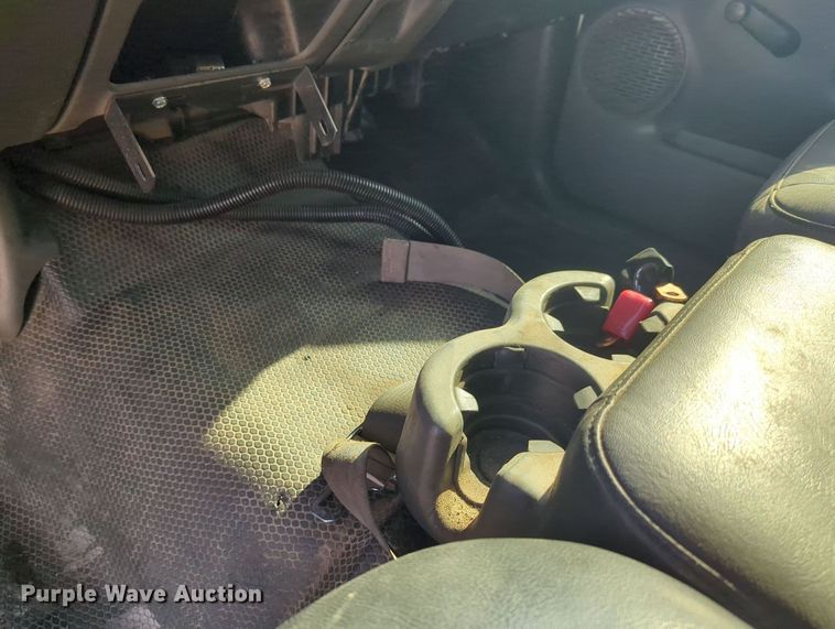 image for item MY9829 2005 Chevrolet Silverado 2500 HD  Ext. Cab utility bed pickup truck