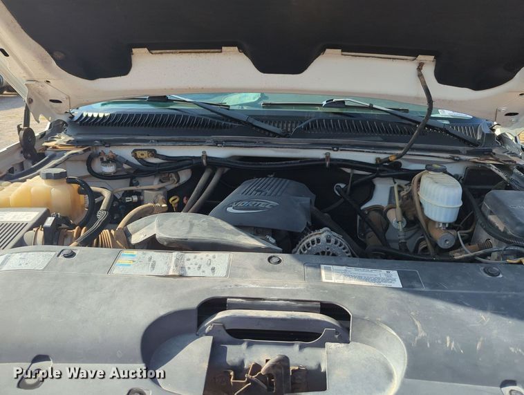 image for item MY9829 2005 Chevrolet Silverado 2500 HD  Ext. Cab utility bed pickup truck