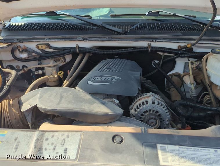 image for item MY9829 2005 Chevrolet Silverado 2500 HD  Ext. Cab utility bed pickup truck