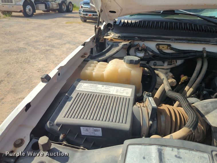 image for item MY9829 2005 Chevrolet Silverado 2500 HD  Ext. Cab utility bed pickup truck