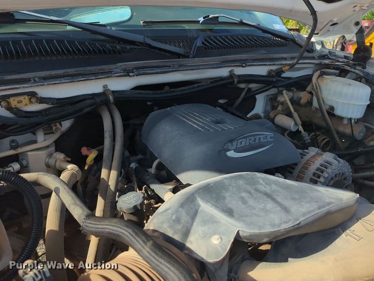 image for item MY9829 2005 Chevrolet Silverado 2500 HD  Ext. Cab utility bed pickup truck