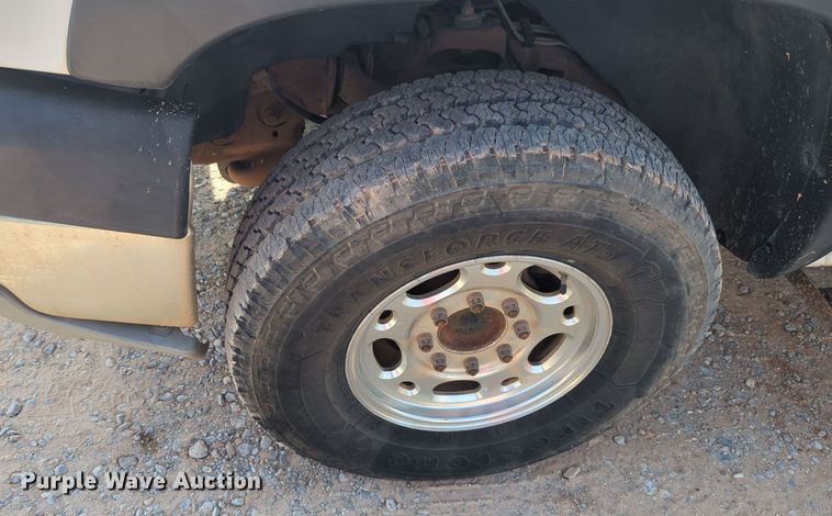 image for item MY9829 2005 Chevrolet Silverado 2500 HD  Ext. Cab utility bed pickup truck