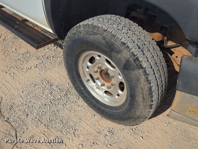 image for item MY9829 2005 Chevrolet Silverado 2500 HD  Ext. Cab utility bed pickup truck