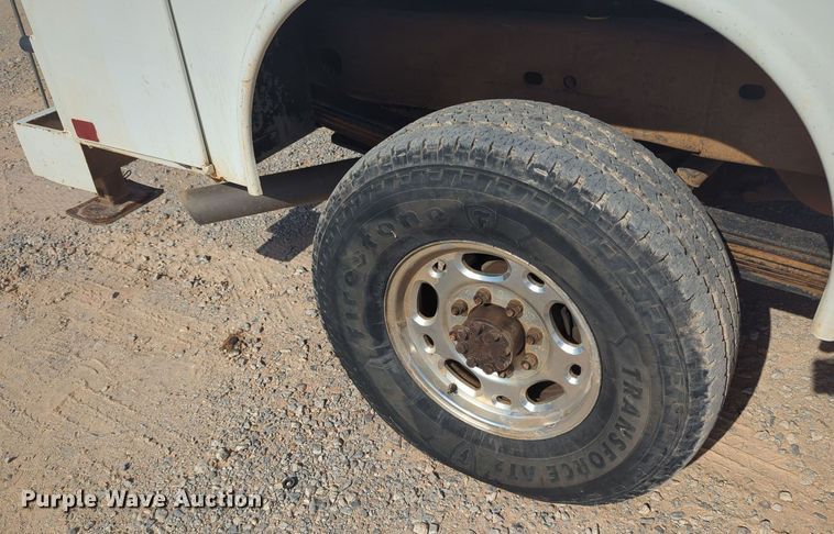 image for item MY9829 2005 Chevrolet Silverado 2500 HD  Ext. Cab utility bed pickup truck