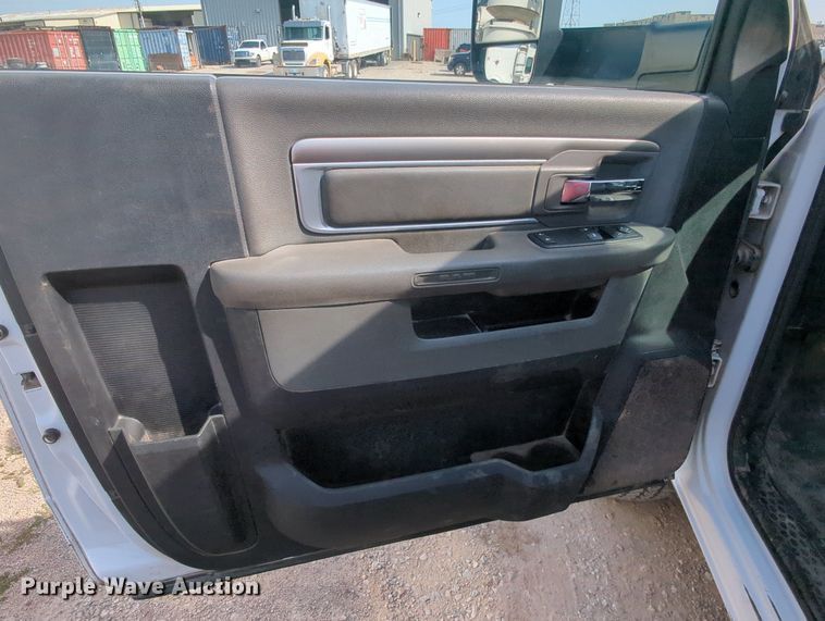 image for item MY9830 2014 Dodge Ram 3500  flatbed pickup truck