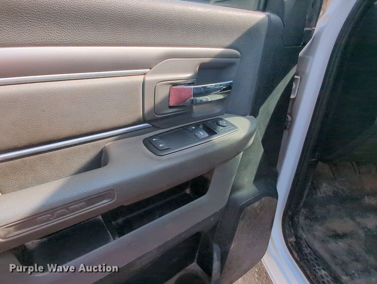 image for item MY9830 2014 Dodge Ram 3500  flatbed pickup truck