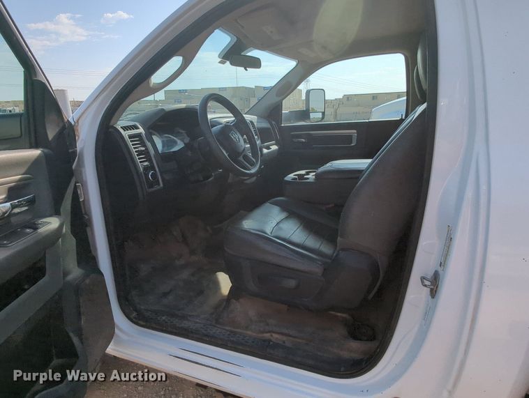 image for item MY9830 2014 Dodge Ram 3500  flatbed pickup truck