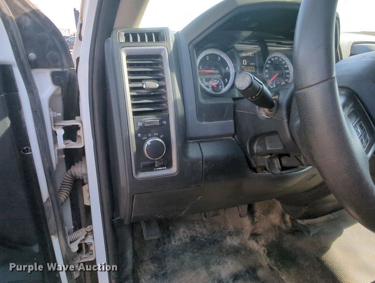 image for item MY9830 2014 Dodge Ram 3500  flatbed pickup truck