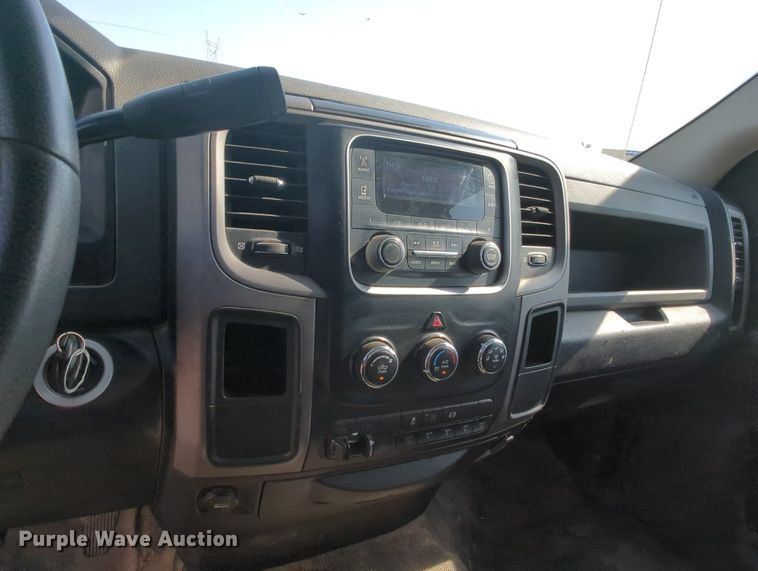 image for item MY9830 2014 Dodge Ram 3500  flatbed pickup truck