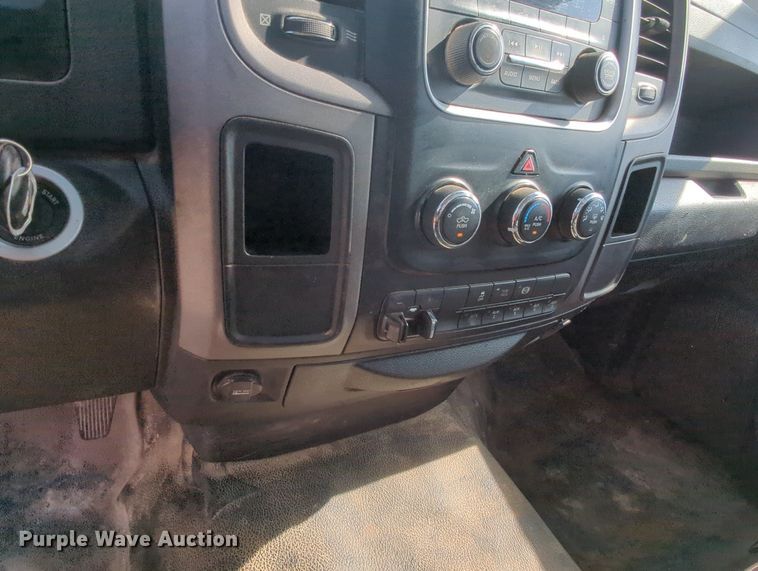 image for item MY9830 2014 Dodge Ram 3500  flatbed pickup truck