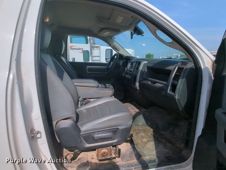 image for item MY9830 2014 Dodge Ram 3500  flatbed pickup truck