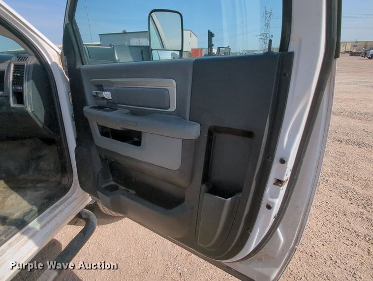 image for item MY9830 2014 Dodge Ram 3500  flatbed pickup truck