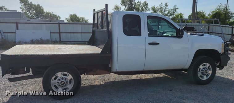 image for item MY9871 2011 Chevrolet 2500HD  Ext. Cab flatbed pickup truck