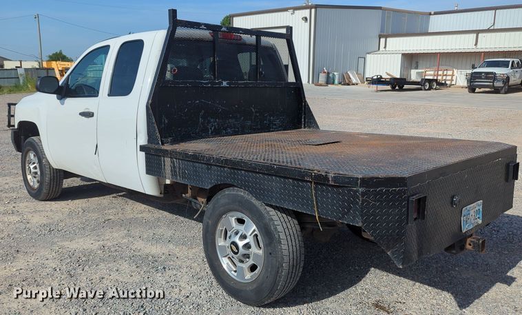 image for item MY9871 2011 Chevrolet 2500HD  Ext. Cab flatbed pickup truck
