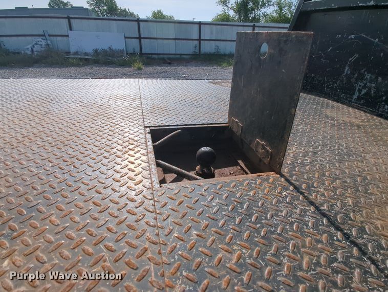 image for item MY9871 2011 Chevrolet 2500HD  Ext. Cab flatbed pickup truck