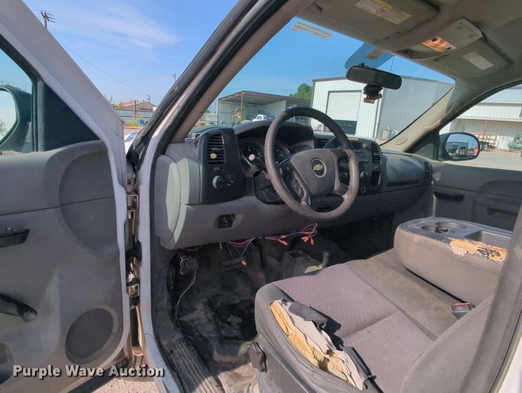 image for item MY9871 2011 Chevrolet 2500HD  Ext. Cab flatbed pickup truck