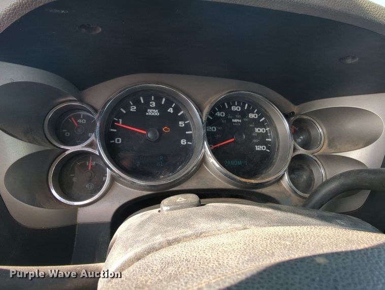 image for item MY9871 2011 Chevrolet 2500HD  Ext. Cab flatbed pickup truck