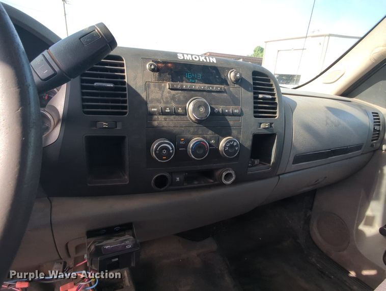 image for item MY9871 2011 Chevrolet 2500HD  Ext. Cab flatbed pickup truck