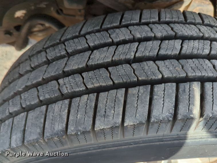 image for item MY9871 2011 Chevrolet 2500HD  Ext. Cab flatbed pickup truck