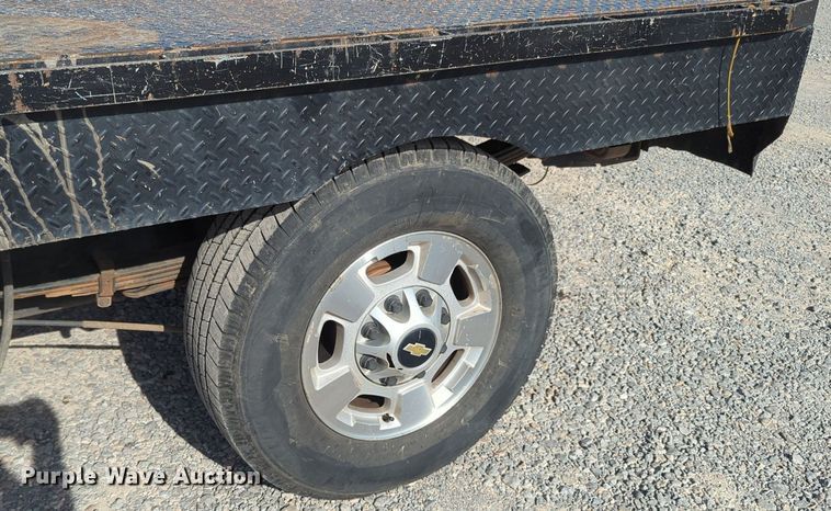 image for item MY9871 2011 Chevrolet 2500HD  Ext. Cab flatbed pickup truck