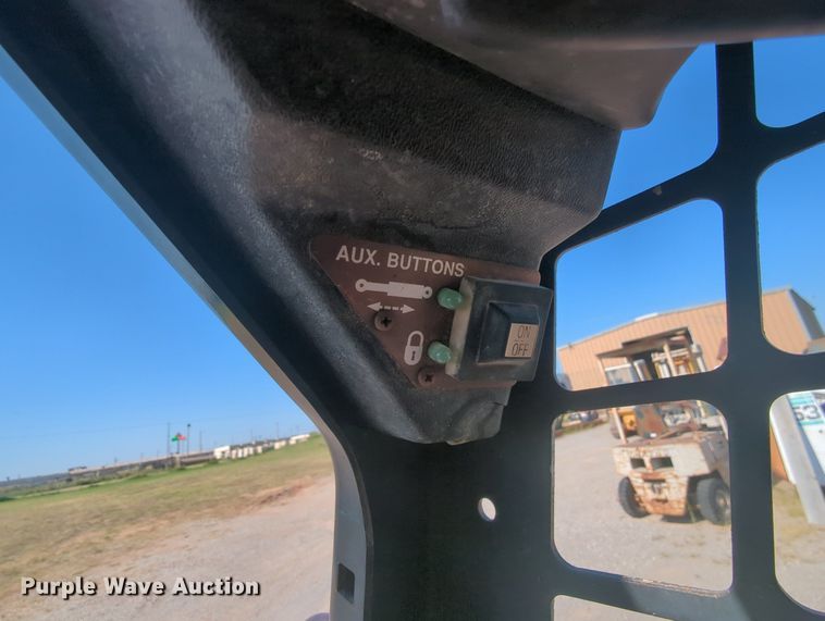 image for item MY9879 1994 Bobcat 753  skid steer loader