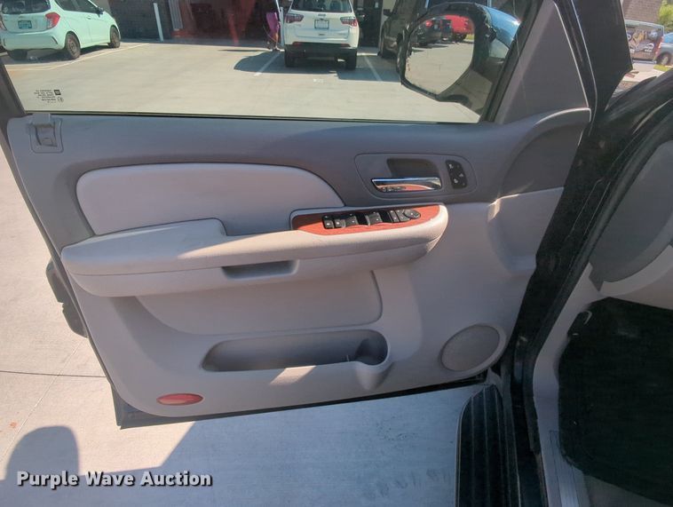 image for item MY9904 2008 GMC Yukon XL  SUV