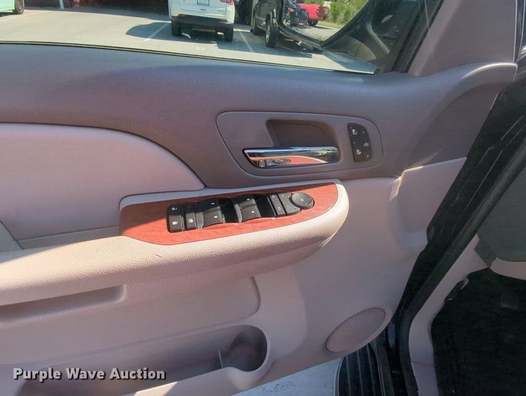 image for item MY9904 2008 GMC Yukon XL  SUV