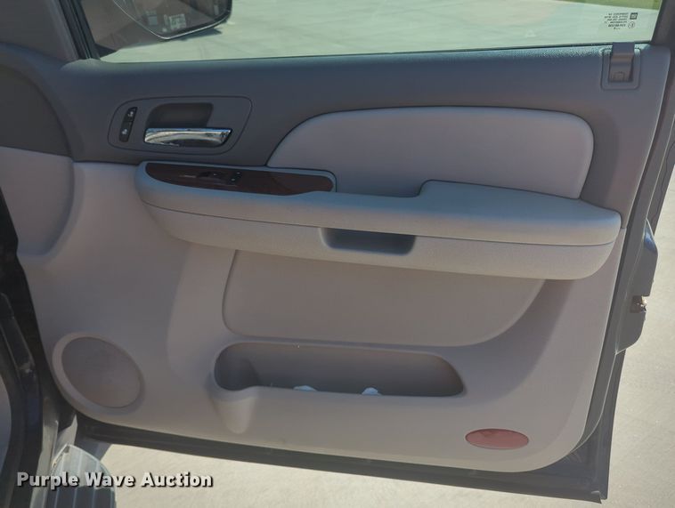 image for item MY9904 2008 GMC Yukon XL  SUV