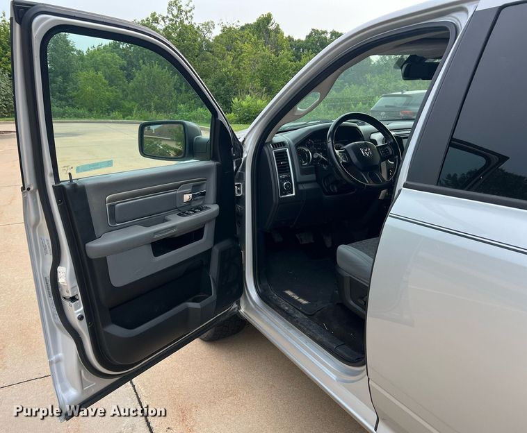 image for item NA9042 2017 Dodge Ram 1500 Big Horn  Crew Cab pickup truck