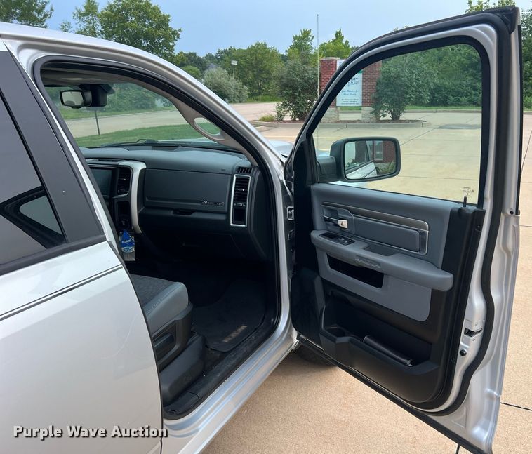 image for item NA9042 2017 Dodge Ram 1500 Big Horn  Crew Cab pickup truck