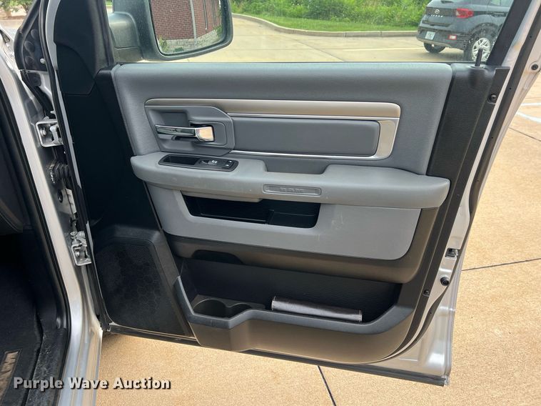 image for item NA9042 2017 Dodge Ram 1500 Big Horn  Crew Cab pickup truck