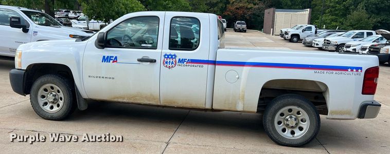 image for item NA9057 2011 Chevrolet Silverado 1500  Access Cab pickup truck