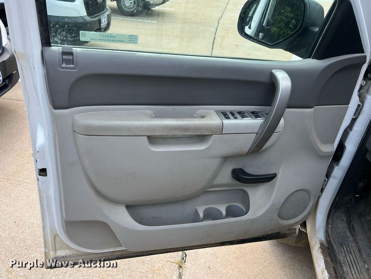 image for item NA9057 2011 Chevrolet Silverado 1500  Access Cab pickup truck