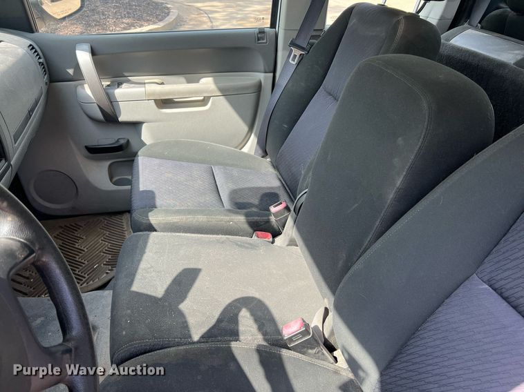 image for item NA9057 2011 Chevrolet Silverado 1500  Access Cab pickup truck