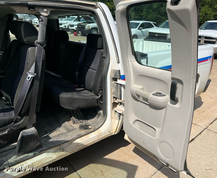 image for item NA9057 2011 Chevrolet Silverado 1500  Access Cab pickup truck