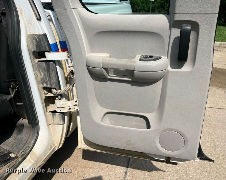 image for item NA9057 2011 Chevrolet Silverado 1500  Access Cab pickup truck