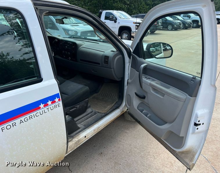 image for item NA9057 2011 Chevrolet Silverado 1500  Access Cab pickup truck