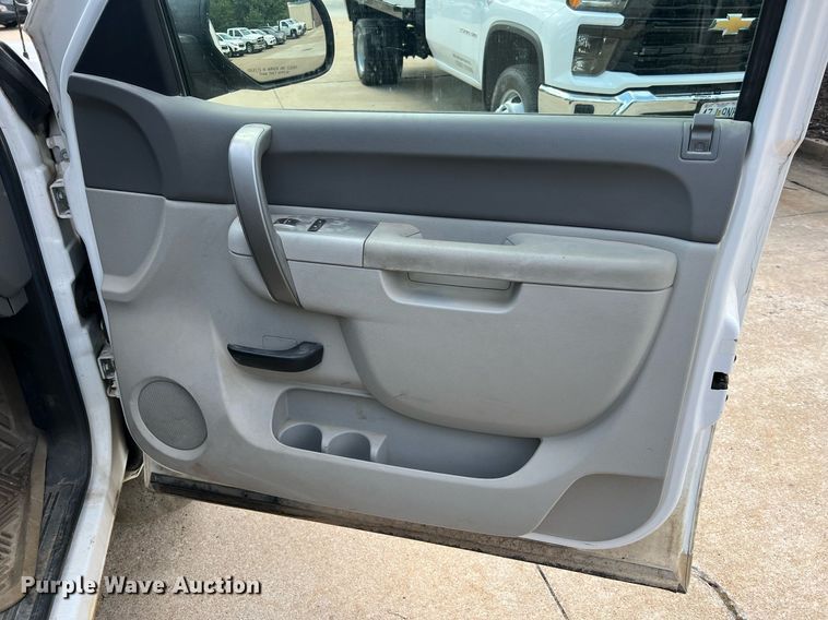 image for item NA9057 2011 Chevrolet Silverado 1500  Access Cab pickup truck