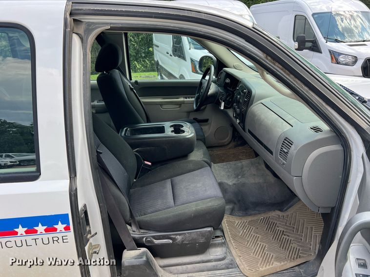 image for item NA9057 2011 Chevrolet Silverado 1500  Access Cab pickup truck