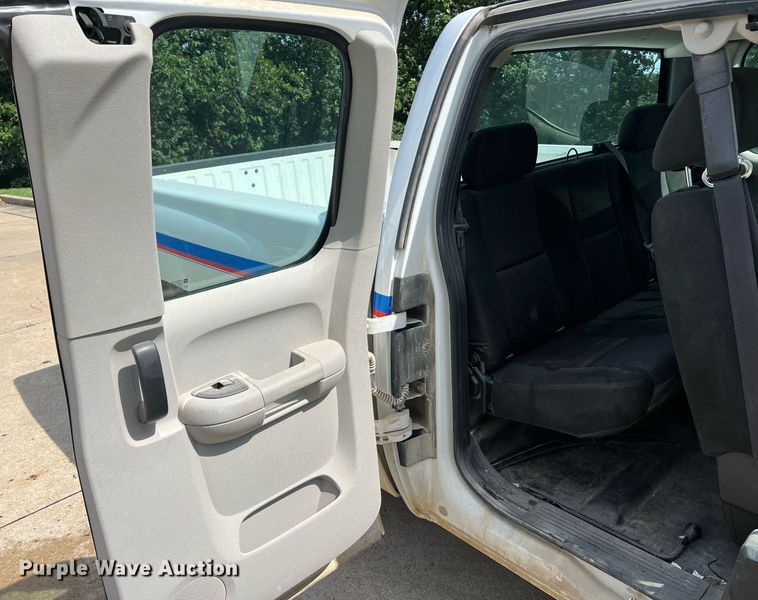 image for item NA9057 2011 Chevrolet Silverado 1500  Access Cab pickup truck