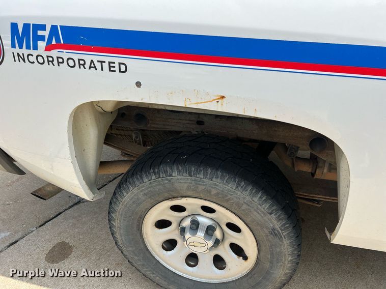 image for item NA9058 2011 Chevrolet Silverado 1500  Access Cab pickup truck